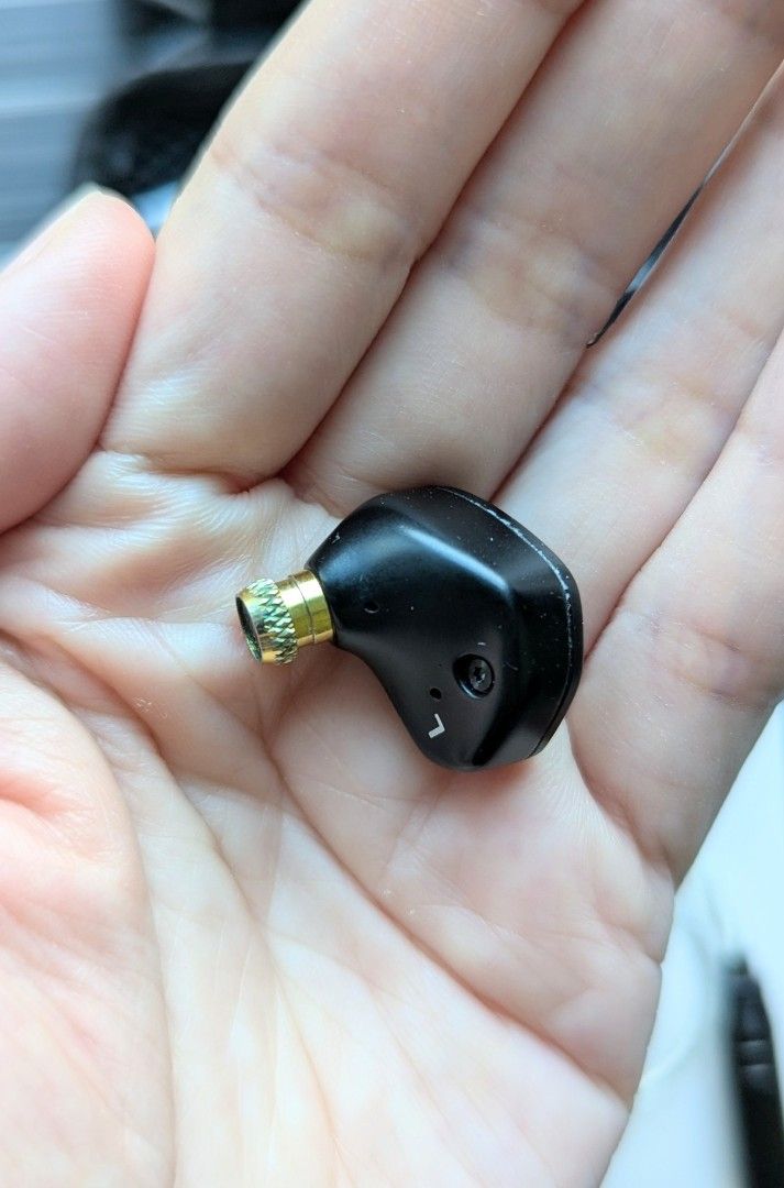 KEFINE Klean IEM earphones (Category: Earphones) located in Manila. Submitted by mst.08 (Listing ID 1471130435, Image 2). Description: almost complete (stock eartips missing) issue: oxidation on the black nozzles (silver ones still look pristine) buyer handles shipping and fees mode of payment: gcash only .
