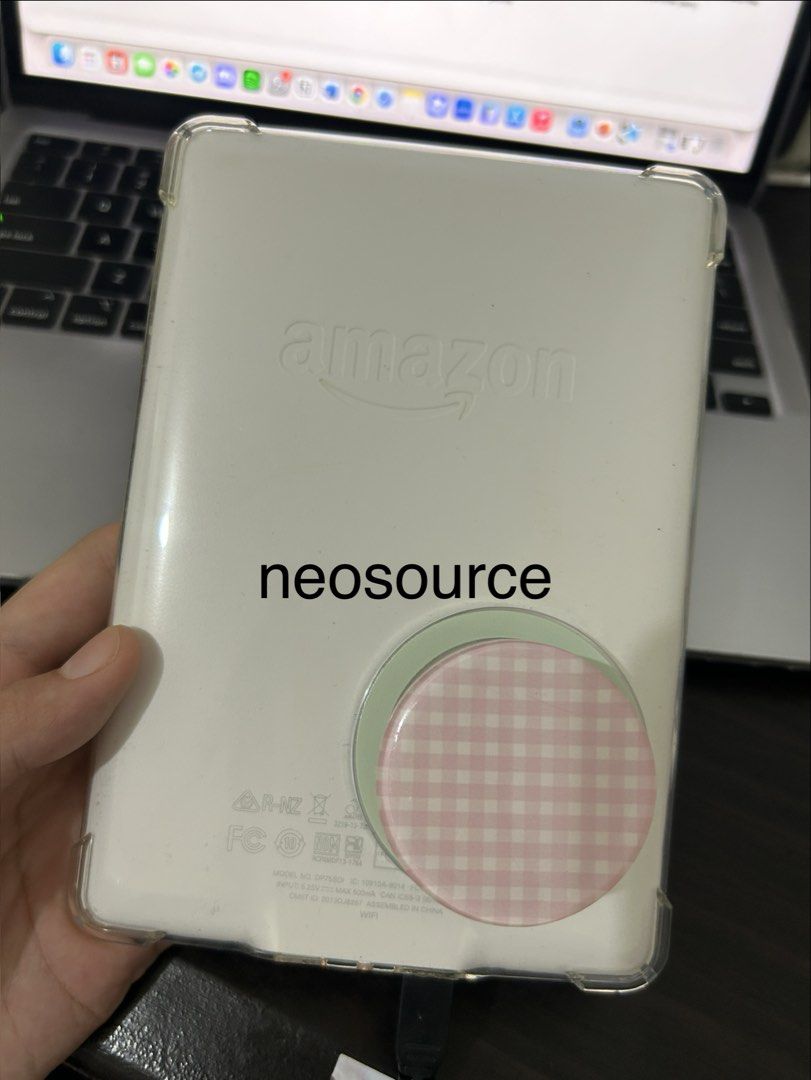 Kindle Paperwhite 3 – White (Category: E-Readers) located in Candaba. Submitted by neosource (Listing ID 1471264014, Image 2). Description: • Good working condition • Becomes laggy sometimes but bearable • Minor screen marks/white spots (see photos) • Few hairline scratches, overall clean FREE: Case, PopSocket & charging cable 🔌.