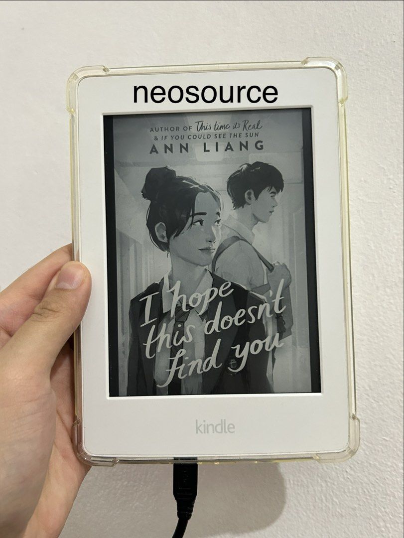Kindle Paperwhite 3 – White (Category: E-Readers) located in Candaba. Submitted by neosource (Listing ID 1471264014, Image 1). Description: • Good working condition • Becomes laggy sometimes but bearable • Minor screen marks/white spots (see photos) • Few hairline scratches, overall clean FREE: Case, PopSocket & charging cable 🔌.