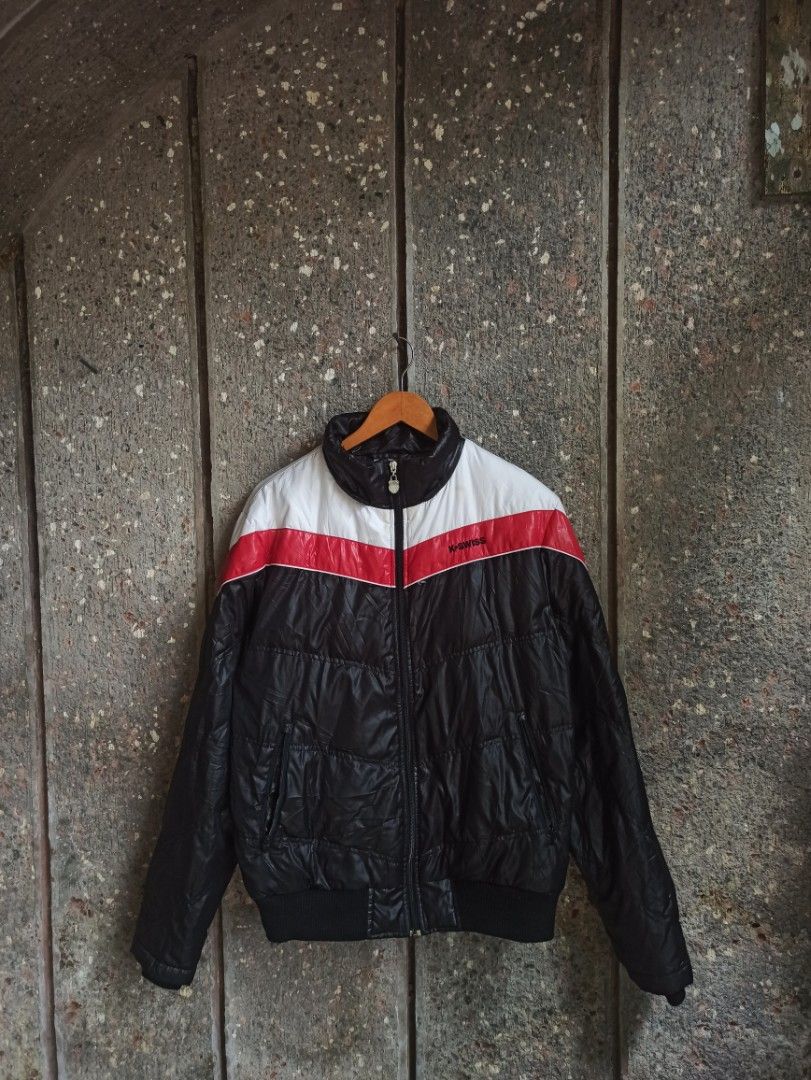K-Swiss Puffer Jacket (Category: Coats, Jackets and Outerwear) located in Baybay. Submitted by thrift_thrift_langg (Listing ID 1471119302, Image 1). Description: K-Swiss Puffer Jacket W- 23 L- 28 Color rate: 10/10 Issue: Not working zipper pocket Very Good Condition - Size: Large - XL - Need Wash.