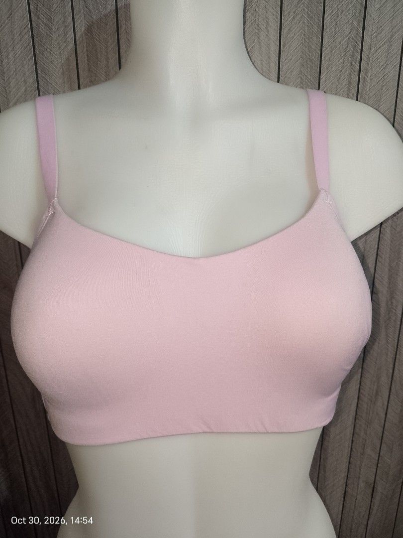 L: KNIX BRA NONWIRE LARGE THIN PADS (Category: Undergarments & Loungewear) located in Manila. Submitted by truecrystal-1407 (Listing ID 1471181764, Image 1). Description: authentic knix.