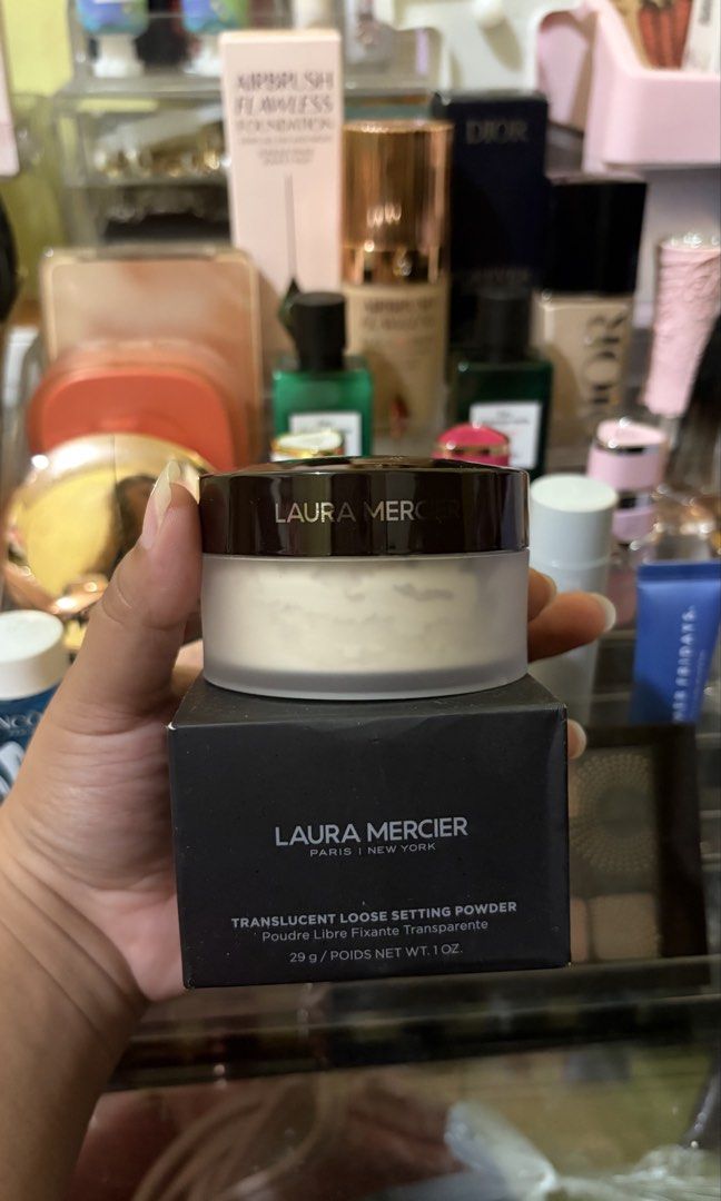 LAURA MERCIER Loose Powder (Category: Makeup) located in Bulacan. Submitted by shopwithme_23 (Listing ID 1471252945, Image 1). Description: DECLUTTERING‼️ [Brand new] 💯authentic (money back guaranteed if proven fake) •with box •29g •translucent ₱1,100 onlyy (got it for 1,600) lp na po yan, wag na humirit pa Rfs: too much makeup na .