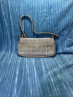 (Category: ) located in . Submitted by thriftxgoods (Listing ID 1471251739, Image 1). Description: .