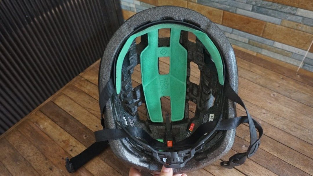 Lazer Tonic Matte Black Cycling Helmet (Category: Bicycles) located in Calamba. Submitted by brightwhale_eb66da (Listing ID 1471150891, Image 3). Description: DECLUTTERING SALE (RFS: Moving abroad) - Brand: Lazer Tonic (ORIGINAL) - Color: Matte Black -Size: 55-59CM (Medium 270g) - Safety: KinetiCore protection technology - Ventilation: Multiple vents for steady airflow - Fit: Adjustable back dial system with secure straps and buckle - Condition: 