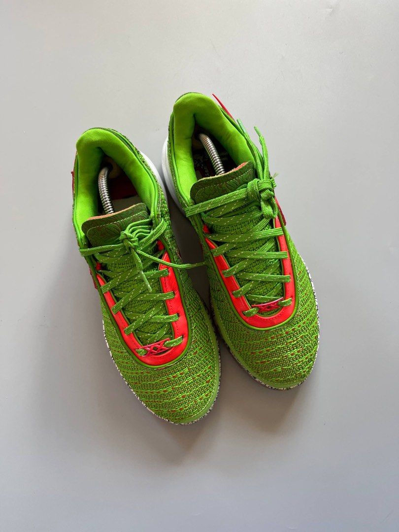 LEBRON 20 CHRISTMAS EP GREEN RED (9.5US) (Category: Sneakers) located in Baguio. Submitted by grabUrPairs (Listing ID 1471153333, Image 2). Description: EXCELLENT TO NEW NO ISSUE 9.5US/27.5CM PAIR ONLY NO ISSUE.