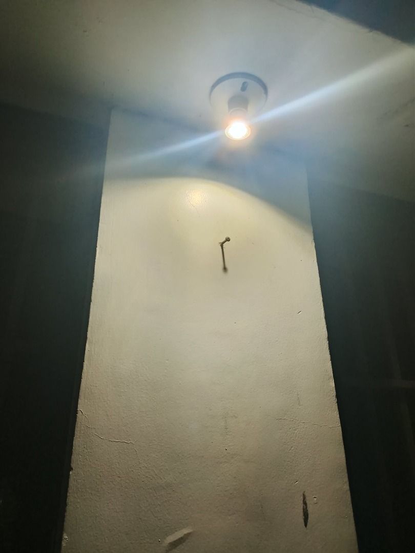 LED Spotlight Bulb Screw Type Warm White (Category: Lighting) located in Rizal. Submitted by bargokarl (Listing ID 1471192705, Image 3). Description: **FOR SALE: COB Spotlight LED Bulb (E27 Socket)** **Price:** ₱100 **Condition:** Brand New inopen lang for testing **Details:** * COB Spotlight LED Bulb * Standard E27 screw base / socket (madaling ikabit sa karaniwang ilawan) * AC 85-265V * Malakas at maliwanag ang ilaw, matipid sa kuryente * decor