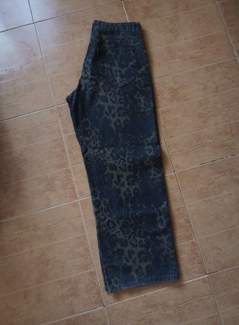 Leopard pants (Category: Jeans) located in Manila. Submitted by fawknija (Listing ID 1471150583, Image 2). Description: .
