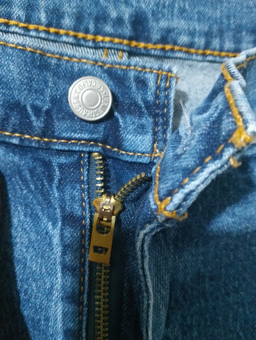 Levis 511 (Category: Jeans) located in Iligan City. Submitted by jh_pr0 (Listing ID 1471229691, Image 3). Description: Lèvîs 511 Good as new Waist: 36 on tag n literal 36 actual tape Length: 40" actual tape Hem: 7" No issue Mine: 1500+sf.