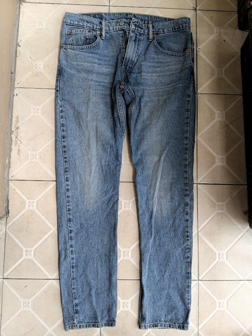 Levi's 512 Slim Taper Jeans W32 L32 Blue (Category: Jeans) located in Manila. Submitted by grandflower-547aee (Listing ID 1471192004, Image 3). Description: - Brand: Levi's 512 Slim Taper Jeans - Size: W32 L32 - Color/Wash: Medium blue wash - Fit: Slim taper, versatile and comfortable for everyday wear - Details: Classic 5-pocket style, zip fly with button closure, leather back patch, and signature red tab - Condition: Great pre-loved condition, 