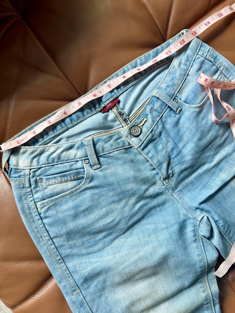 Levi’s Slim Fit Jeans (Category: Jeans) located in Pasig City. Submitted by hellolala.94 (Listing ID 1471179128, Image 3). Description: Measurements (flat laid): • Waist: Approx. 14” across (28” doubled) • Total length: Approx. 34” (waistband to hem) Size tag has been removed. Please refer to the actual measurements shown in the photos. .