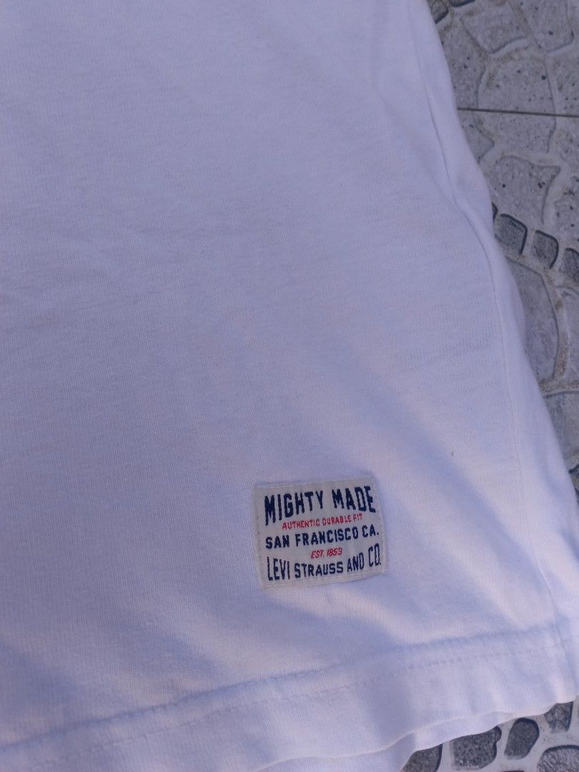 Levi's T-shirt (Category: Tshirts & Polo Shirts ) located in Cebu City. Submitted by authenticgrids (Listing ID 1471217199, Image 3). Description: Levi's men's T-shirt Graphic vertical Levi's Logo 🏷️ Excellent Condition ✨ Issue/s: None Size on Tag : Small 🏷️ Best fit: S - M Dimensions Width 20 inches Length 27 inches We ship nationwide 🚛 ✈️🌏 +SF 📥📥📥📥📥 DM us for more details.