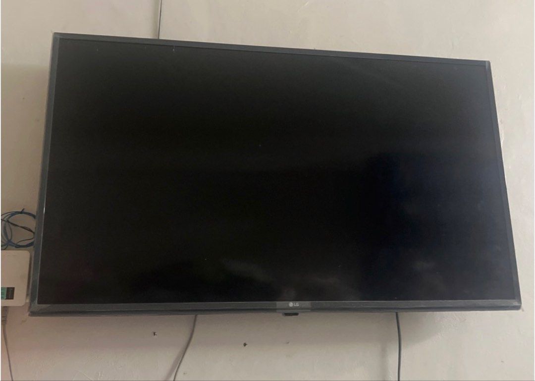 LG Flat Screen Television Wall Mounted (Category: TV) located in Manila. Submitted by clevermoon.553710 (Listing ID 1471213388, Image 1). Description: - Brand: LG - Color: Black - Design: Modern thin bezel with centered LG logo - Setup: Ready for wall mounting (wall mount not included, comes with power cord).