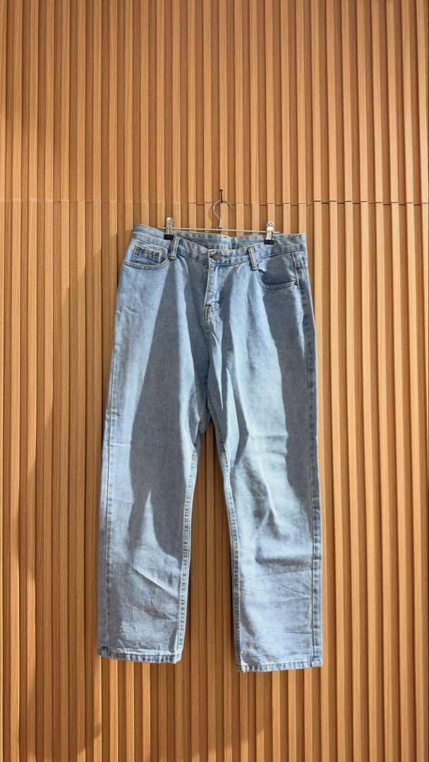 Light blue straight leg denim jeans (Category: Jeans) located in Manila. Submitted by noblestone-f8c154 (Listing ID 1471250256, Image 1). Description: - Color: Light wash blue - Cut: Straight leg Size 29.
