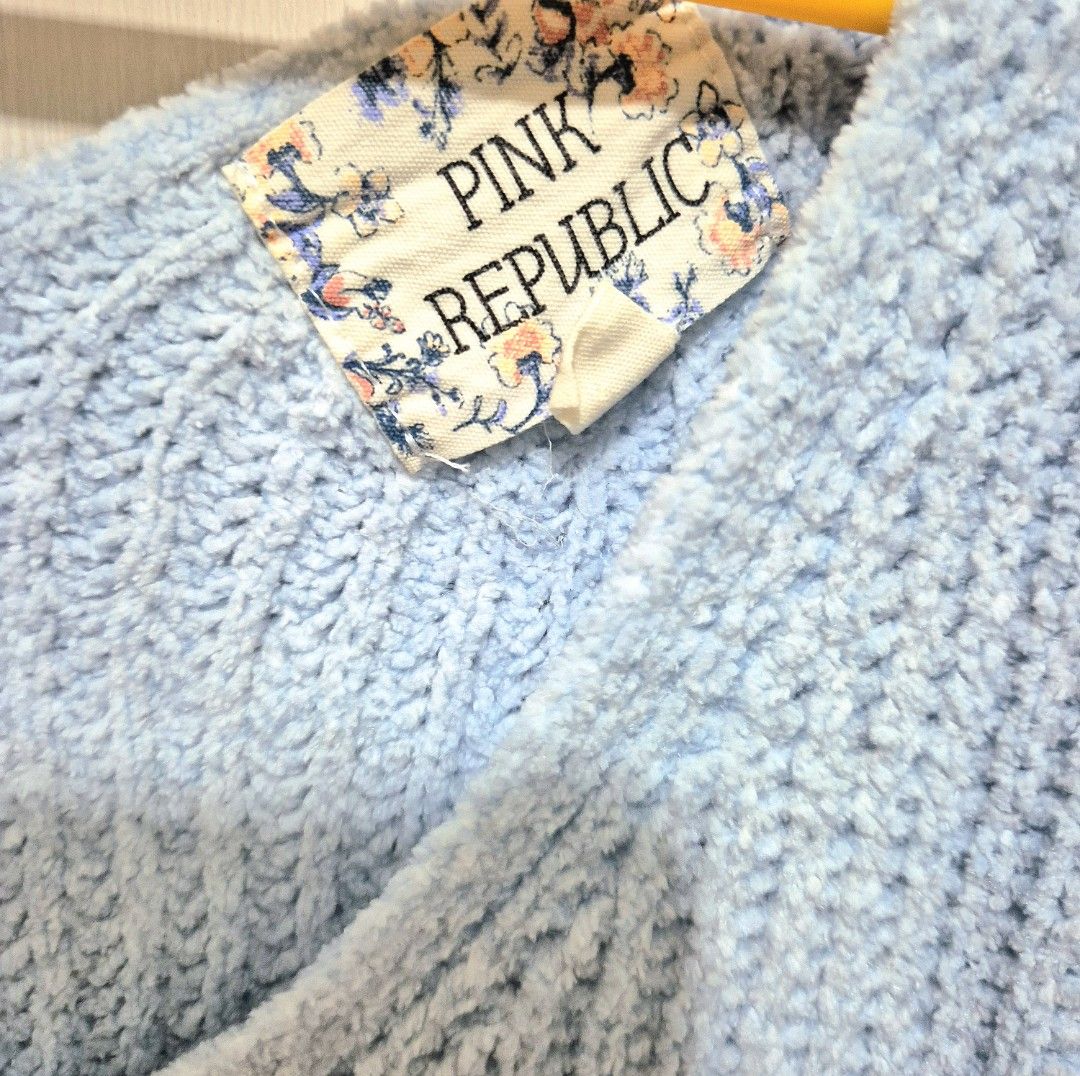 Light Blue V-Neck Chunky Knit Sweater (Category: Coats, Jackets and Outerwear) located in San Mateo. Submitted by sellbypelle (Listing ID 1471204532, Image 3). Description: Pre loved 🌸 Brand: Pink Republic Actual Measurements W: 23 (46 bust) L : 22 inch No Issue Location: Rizal 💰 Payment: GCash — pay first 📦 Shipping: + sf via J&T only 🗓️ Batch shipping: Once a week 💡 Actual color may vary slightly due to lighting and screen settings..