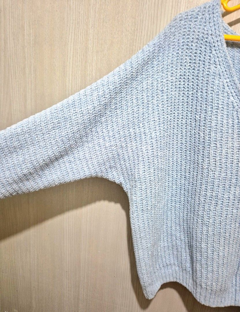 Light Blue V-Neck Chunky Knit Sweater (Category: Coats, Jackets and Outerwear) located in San Mateo. Submitted by sellbypelle (Listing ID 1471204532, Image 2). Description: Pre loved 🌸 Brand: Pink Republic Actual Measurements W: 23 (46 bust) L : 22 inch No Issue Location: Rizal 💰 Payment: GCash — pay first 📦 Shipping: + sf via J&T only 🗓️ Batch shipping: Once a week 💡 Actual color may vary slightly due to lighting and screen settings..