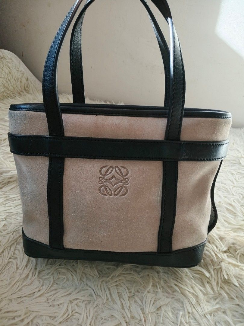 Loewe Anagram Mini Tote (Category: Luxury Bags & Wallets) located in Paranaque City. Submitted by raenjavi (Listing ID 1471127064, Image 1). Description: Php6500.