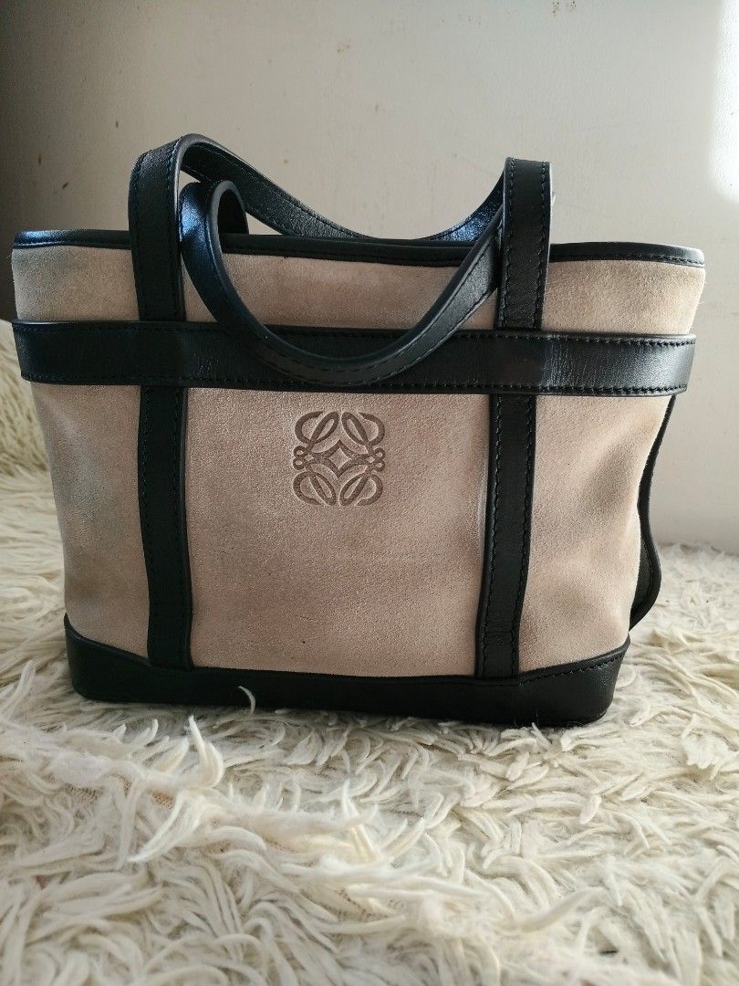 Loewe Anagram Mini Tote (Category: Luxury Bags & Wallets) located in Paranaque City. Submitted by raenjavi (Listing ID 1471127064, Image 2). Description: Php6500.