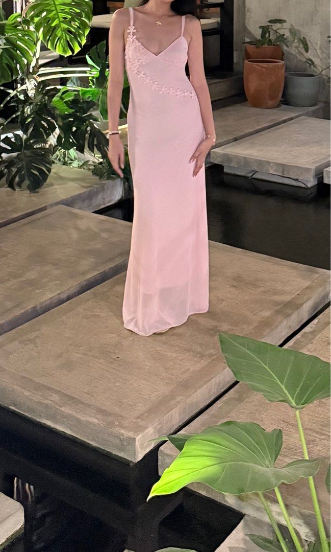 Long floral mesh dress (Category: Evening dresses & gowns) located in Manila. Submitted by closetbylex_ (Listing ID 1471191745, Image 3). Description: Twice used! Fit to xs-s.