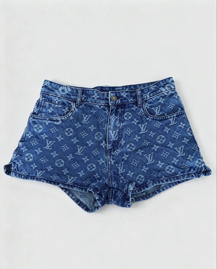Louis Vuitton (Category: Luxury Apparel) located in Bato. Submitted by itsmethriftlist (Listing ID 1471193622, Image 1). Description: Size small Dimes W28L11.