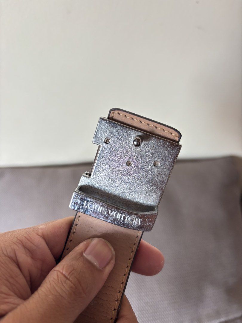 Louis Vuitton belt (Category: Luxury Accessories) located in Manila. Submitted by kingblaize (Listing ID 1471173951, Image 2). Description: Louis Vuitton LV Initiales 40mm Reversible Belt in the Damier Ebene brown checkerboard canvas pattern with a silver-tone LV buckle..