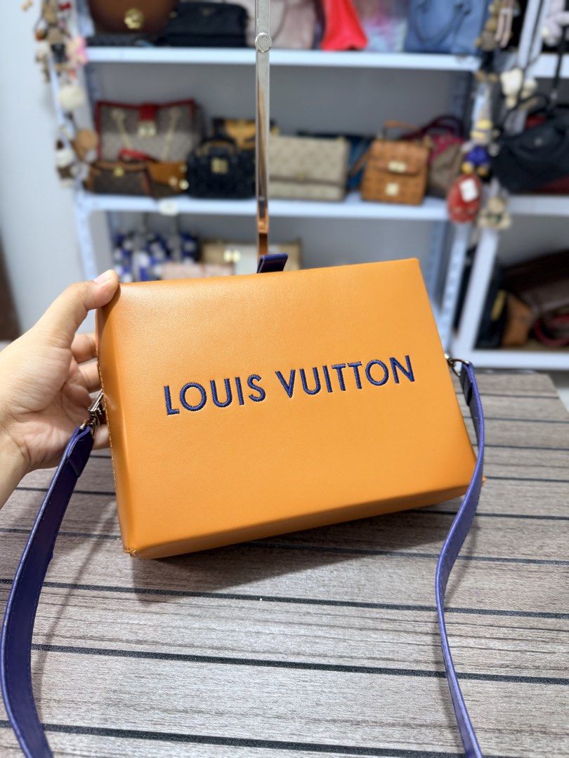 Louis Vuitton Leather Box shoulder bag (Category: Luxury Bags & Wallets) located in Cavite. Submitted by aiznpreluvv (Listing ID 1471160239, Image 2). Description: Magnetic lock No issues.