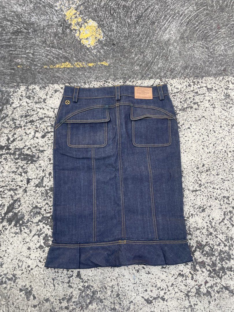 Louis vuitton Midi skirt denim (Authentic) (Category: Luxury Apparel) located in Alegria. Submitted by deniseeee.21 (Listing ID 1471125254, Image 1). Description: Size 40 Very good condition guaranteed authentic 5k for a louis vuitton? .