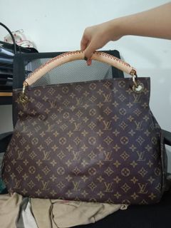 (Category: ) located in . Submitted by bags_infinity (Listing ID 1471185208, Image 1). Description: .