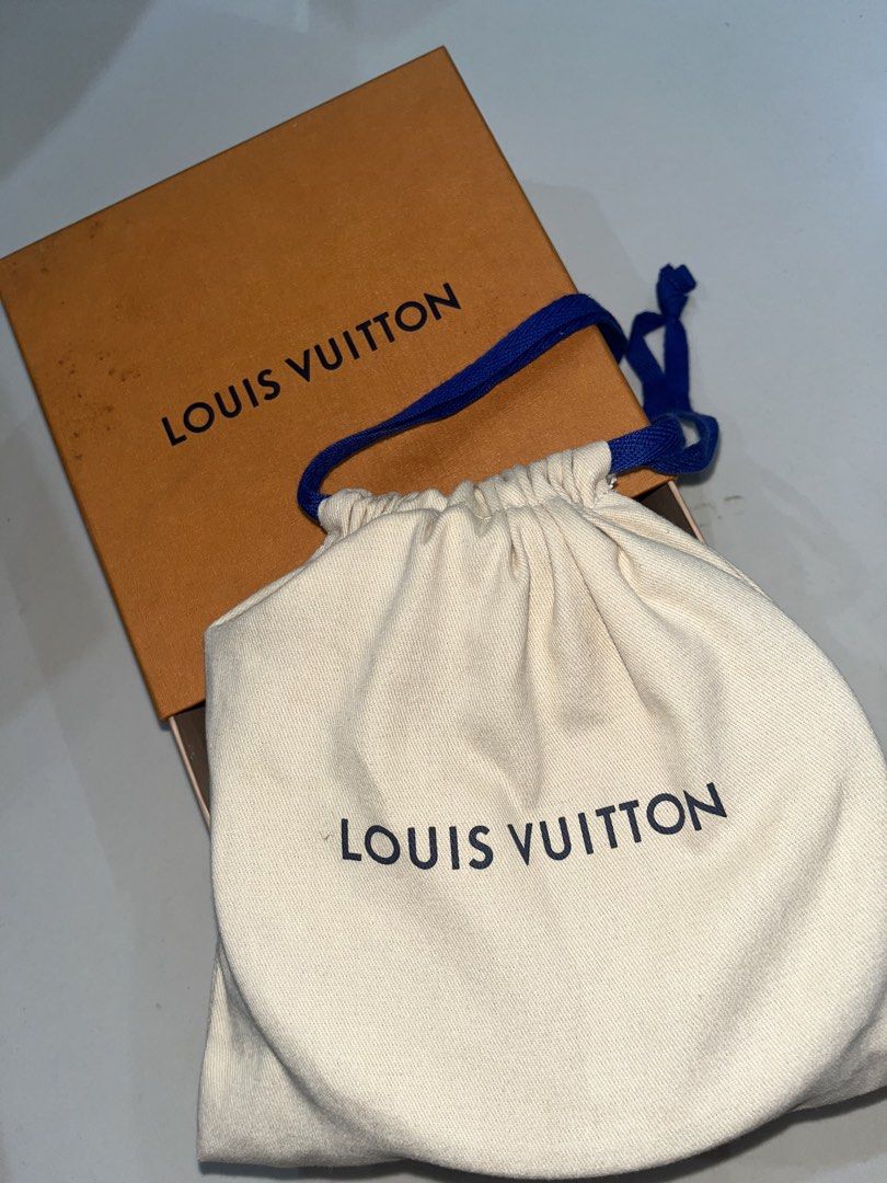 Louis Vuitton Monogram LV Circle Belt (Category: Luxury Accessories) located in Lucban. Submitted by rep.rznt (Listing ID 1471250570, Image 2). Description: RFS: Not using anymore LV Manila Solaire purchased Size: 90/36 Issue: Check photos •Sign of usage Inclusion Dust Bag Box.