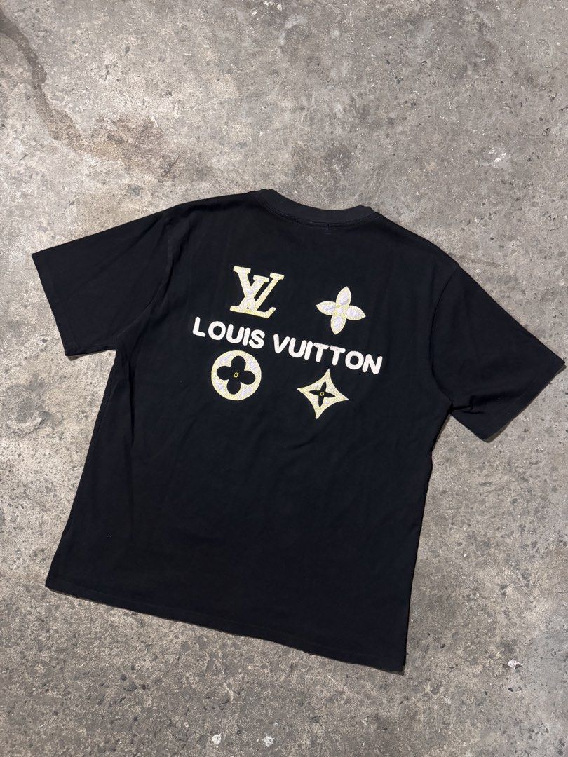 Louis Vuitton (off) (Category: Tshirts & Polo Shirts ) located in Pasig City. Submitted by dripthrift1600 (Listing ID 1471263053, Image 2). Description: - Louis Vuitton (off) - Good condition - Issue: NONE - Sizes: Large - Dimes: 21x25 #dripthrift1600.
