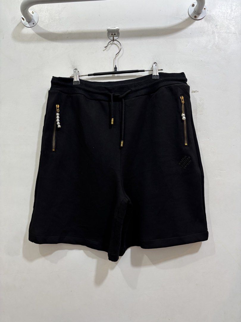 Louis Vuitton Pearl Zip Cotton Zip (Category: Luxury Apparel) located in Taytay. Submitted by leanmark103093 (Listing ID 1471258295, Image 2). Description: L0UlS VUlTT0N Mens Pearl Zip Cotton Shorts Large on tag 32 to 36 waistline 20.5 Length Excellent Condition Issue last pic missing 2 pearl 📩📩📩📩📩.
