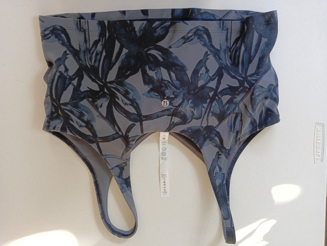 Lululemon Align Sport Bra (Category: Activewear) located in Rizal. Submitted by timeless_shop (Listing ID 1471123934, Image 1). Description: .