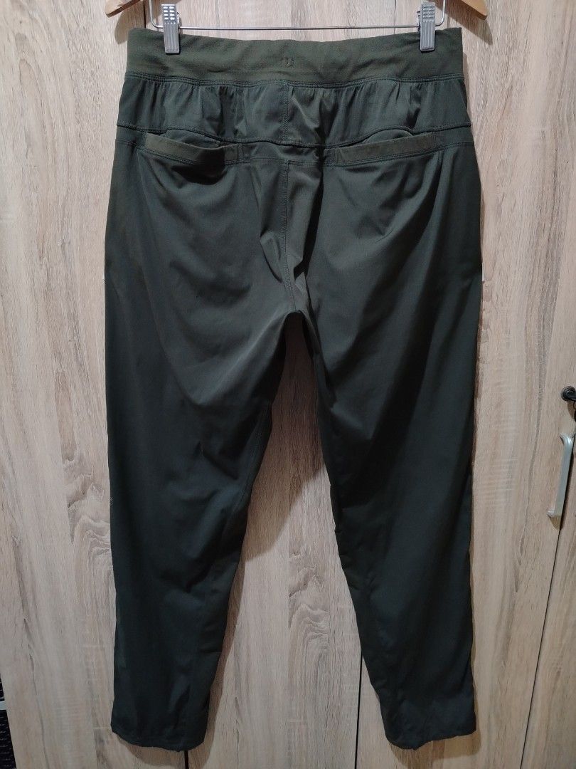 LULULEMON drifit Joggers Pants (Category: Activewear) located in Plaridel. Submitted by orfdnix (Listing ID 1471226021, Image 2). Description: *LULULEMON drifit jogger Medium Dot Waist: 30-36 Length: 41.5 Like new condition 799 Loc: Bulacan.