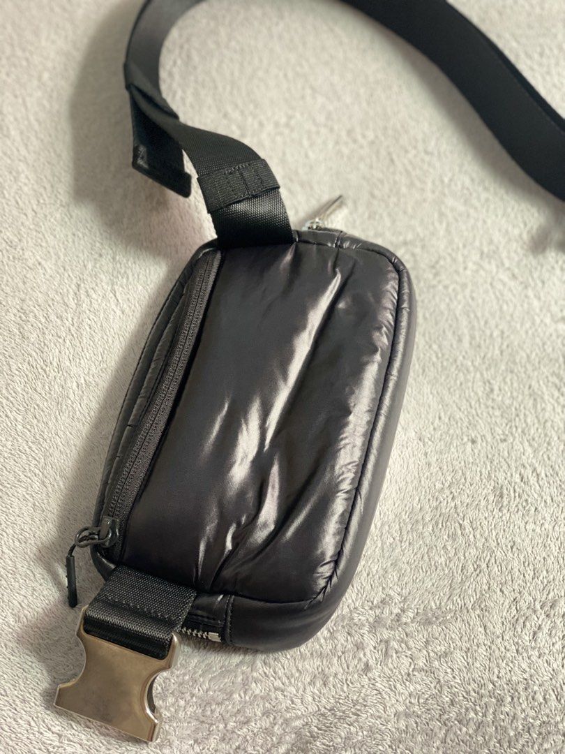 Lululemon Everywhere Belt Bag Quilted Black (Category: Cross-body Bags) located in Mandaue City. Submitted by cebuanacloset (Listing ID 1471169279, Image 2). Description: - Brand: Lululemon - Style: Quilted puffer design in classic black with sleek silver hardware - Storage: Zippered main compartment with interior mesh pockets, plus a convenient back zipper pocket - Fit: Adjustable strap with a side-release metallic buckle closure - Mode of Payme