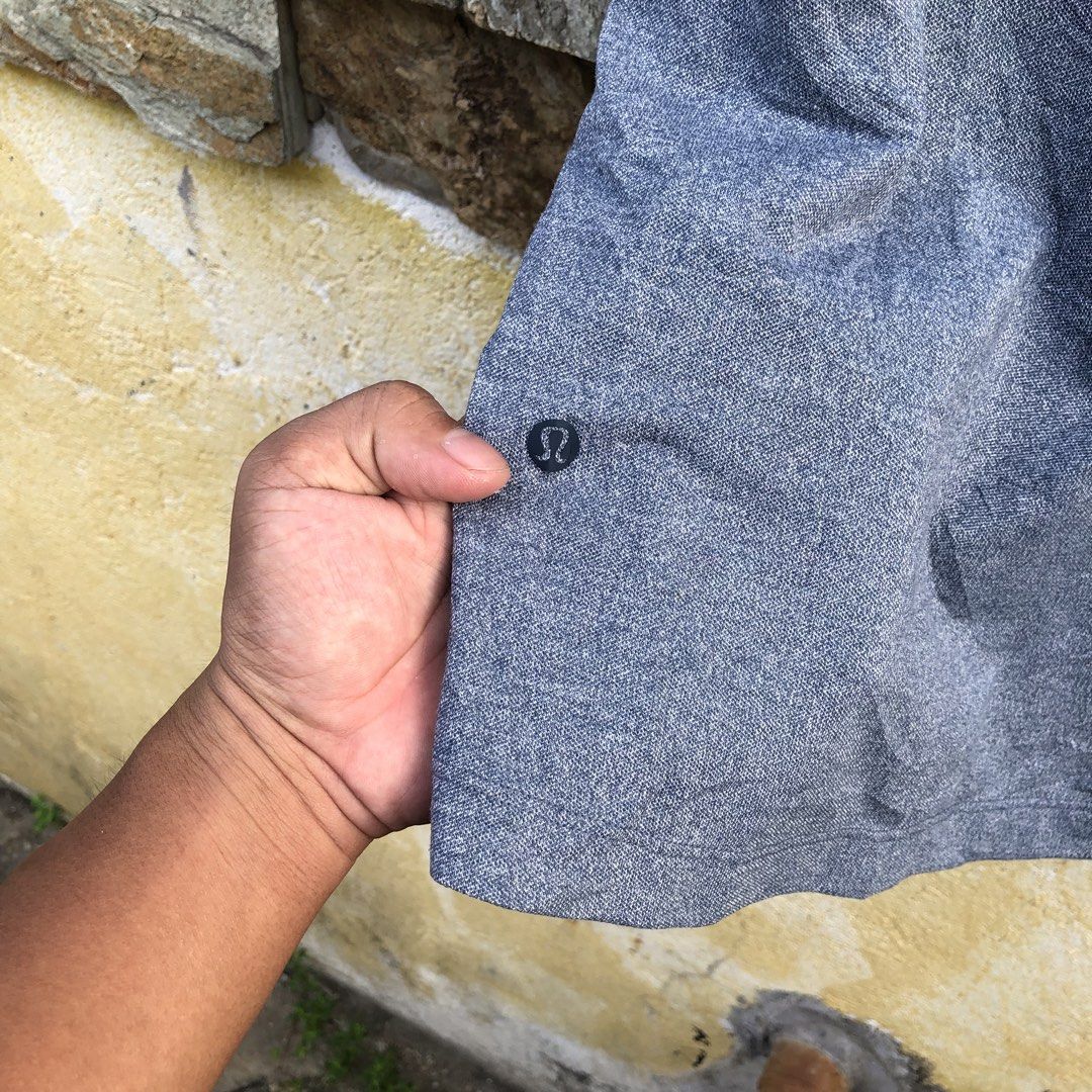 Lululemon Evolution Polo (Category: Tshirts & Polo Shirts ) located in General Trias. Submitted by ivots (Listing ID 1471159127, Image 3). Description: L on Tag Width 21 Length 28.5 No Issue Excellent Condition (as new).