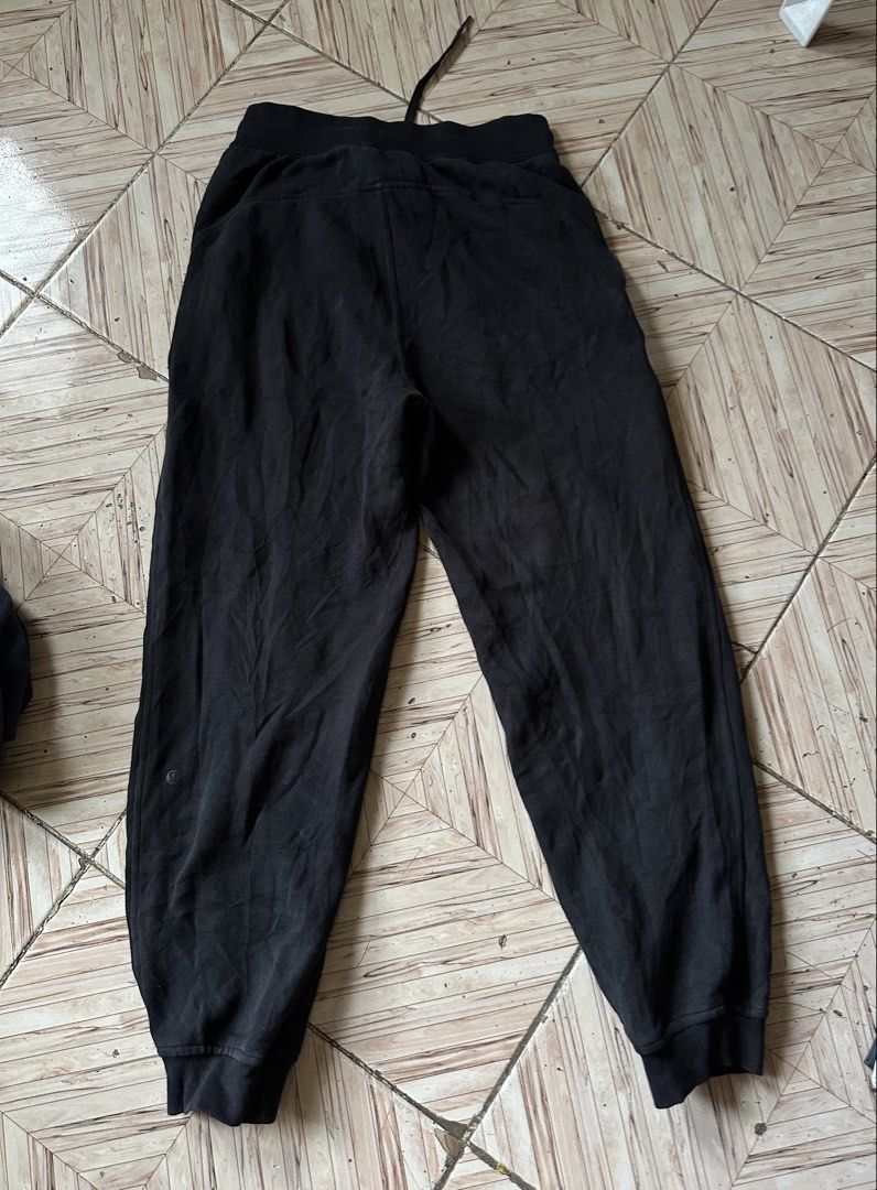 lululemon jogger (Category: Activewear) located in Angeles City. Submitted by alejeong27 (Listing ID 1471192263, Image 2). Description: .