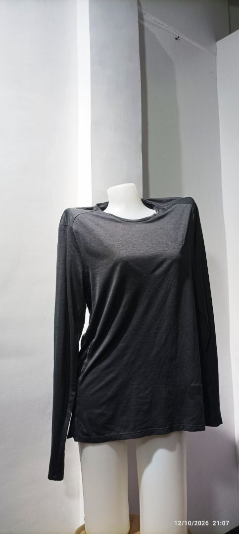Lululemon Men (size L) Long Sleeve (Category: Activewear) located in Calamba. Submitted by lulu.thrift.finds (Listing ID 1471253950, Image 2). Description: Lululemon Men Size L Long Sleeve Flaw: w/ small stitch at the back No discount for single items. Can give a little discount for multiple-item purchases. Kindly check my store, selling all lulu :) First to pay basis Payment via GCash only Shipped thru Jnt within 2-3 days Free shipping for min 1
