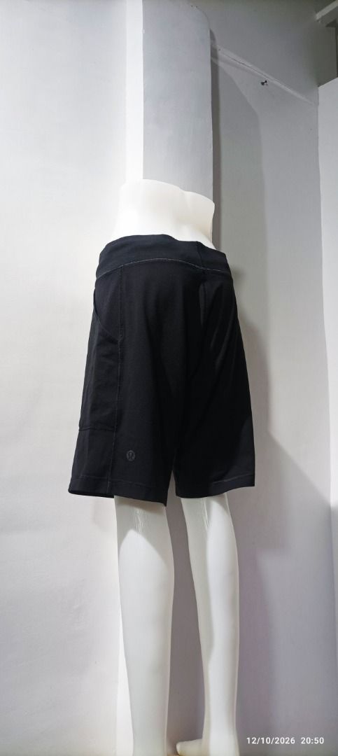 Lululemon Men (size M) Shorts (Category: Activewear) located in Calamba. Submitted by lulu.thrift.finds (Listing ID 1471254823, Image 1). Description: Lululemon Men Size M Shorts Waist: 32" Length: 19" Laylayan: 12" No discount for single items. Can give a little discount for multiple-item purchases. Kindly check my store, selling all lulu :) First to pay basis Payment via GCash only Shipped thru Jnt within 2-3 days Free shipping for min 1.5k pur