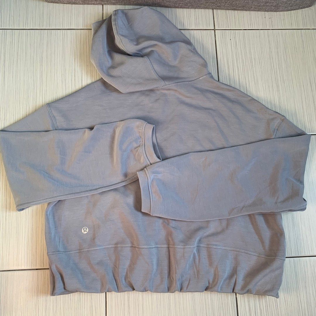 Lululemon Softstream Full-Zip Hoodie (Category: Coats, Jackets and Outerwear) located in Makati City. Submitted by ellespreloved2.0 (Listing ID 1471185850, Image 3). Description: In very good condition Like new Fits L-XL No dot size but guaranteed authentic Bought in Canada.