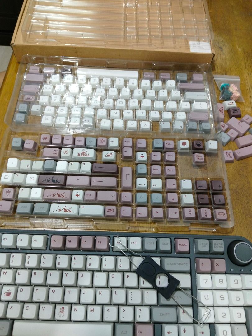 Lychee Gaming G96 Pro Tri-mode Mechanical Keyboard (Category: Computer Keyboard) located in Quezon City. Submitted by haaiv (Listing ID 1471146442, Image 3). Description: Lychee Gaming G96 Pro Tri-mode Mechanical Keyboard Bought this for 6kphp. Extra keyboard keys. i don't know much about mechs so pls do your own research. All working , no missing keys. Customizable. - Model: Lychee Gaming G96 Pro Mechanical Keyboard - Connectivity: Tri-mode supp