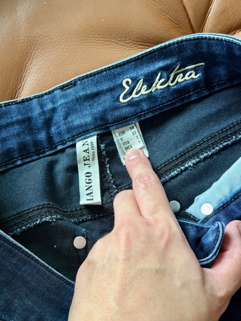 Mango Jeans Skinny Fit (Category: Jeans) located in Pasig City. Submitted by hellolala.94 (Listing ID 1471180458, Image 3). Description: Measurements (flat laid): * Waist: Approx. 14” across (28” doubled) * Total length: Approx. 34–35” (waistband to hem) Good preloved condition. Please refer to photos for actual measurements and details..