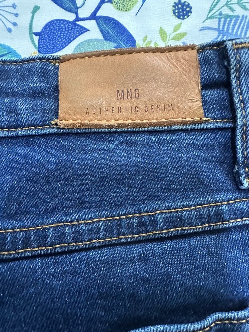 MANGO MOM DENIM JEANS (Category: Jeans) located in Cainta. Submitted by shopbyroma (Listing ID 1471134597, Image 3). Description: Original Mango Mom Denim Jeans Brand new without tag Size 34 waist Length 38 inches.