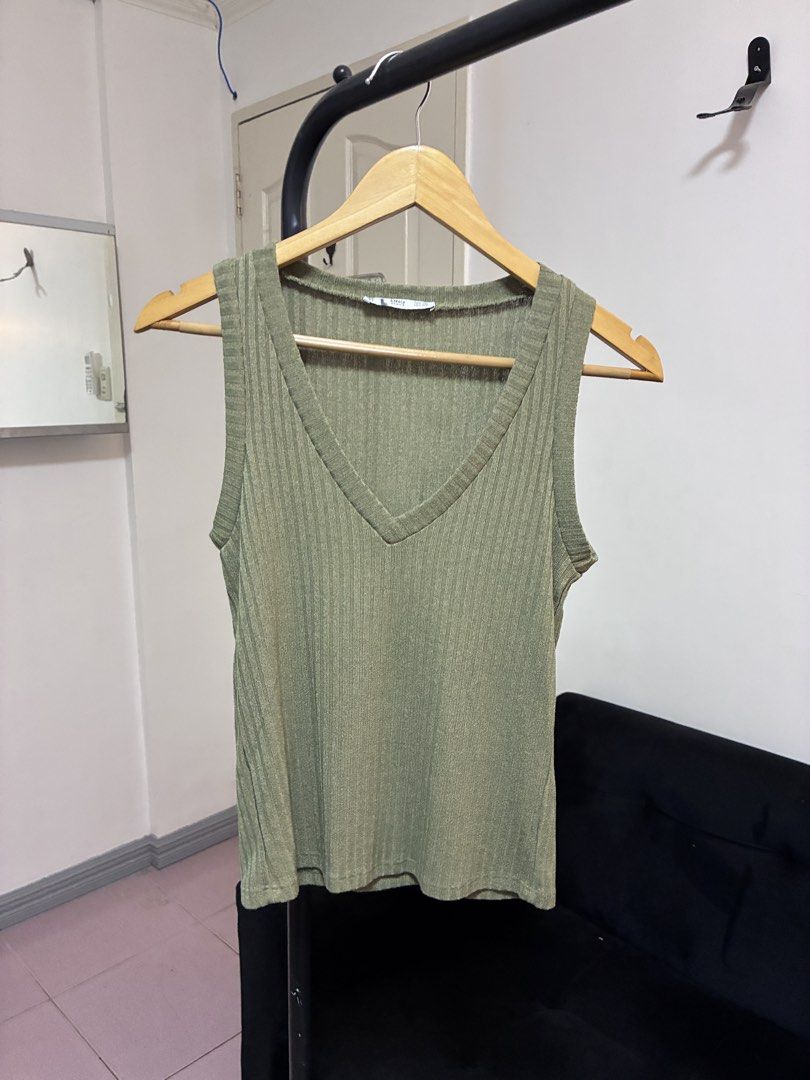 Mango ribbed v-neck top M-L (Category: Sleeveless) located in Manila. Submitted by jdjdnxei (Listing ID 1471152931, Image 1). Description: small on tag but runs big, fits med-large.