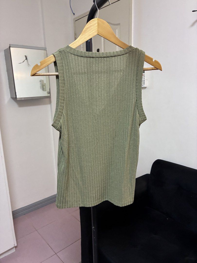 Mango ribbed v-neck top M-L (Category: Sleeveless) located in Manila. Submitted by jdjdnxei (Listing ID 1471152931, Image 2). Description: small on tag but runs big, fits med-large.