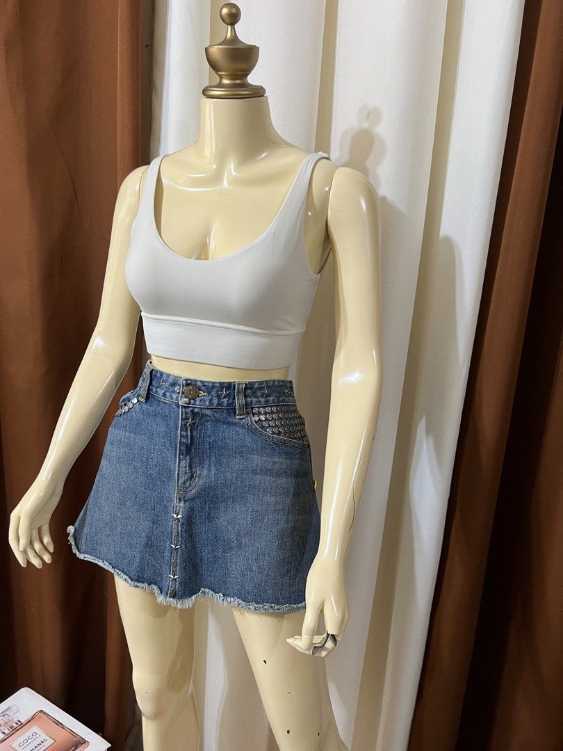 Marc Jacobs Denim Skirt Orig💯 (Category: Luxury Apparel) located in Cebu City. Submitted by sexyclosetph2.0 (Listing ID 1471185936, Image 3). Description: Orig💯 In great condition Color rate 10/10 Cool designs on the back with studs Fits small-med .