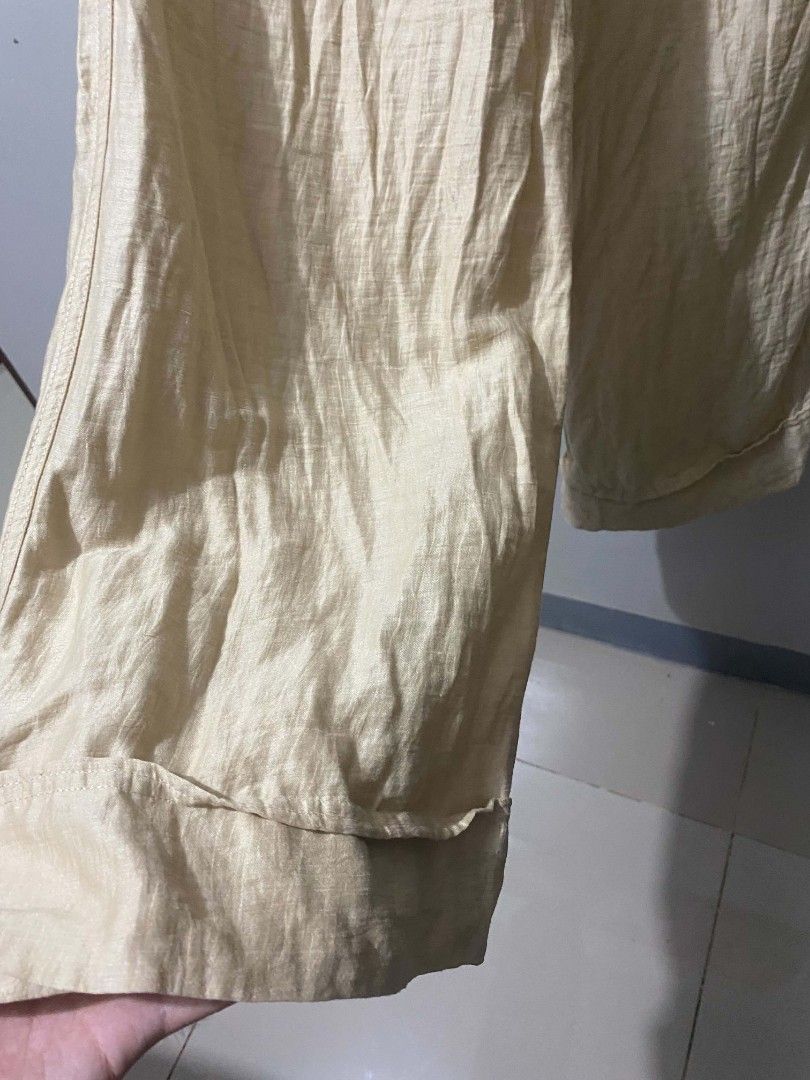 Massimo Dutti wide-leg cuffed trousers (Category: Trousers) located in Iba. Submitted by yunqiz (Listing ID 1471278488, Image 2). Description: Outer Shell: 87% Linen, 13% Polyamide (Nylon) — providing a lightweight, breathable linen texture with added durability and wrinkle resistance. Lining: 51% Acetate, 49% Viscose. Design Details: High-waisted silhouette with front pleats, hidden zip fly with hook-and-eye closure, side pockets, rear welt pock