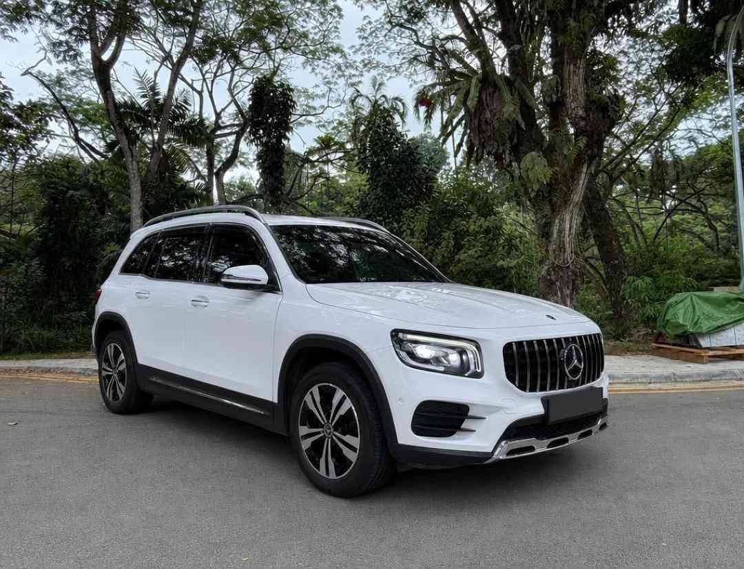 Mercedes-Benz GLB-Class GLB200 Progressive 7-Seater (A) (Category: Used Cars) located in Singapore. Submitted by carousell_certified_partners (Listing ID 1470787014, Image 1). Description: 1 owner unit! 3 years engine and gearbox warranty! Back by popular demand! The continental 7-Seater SUV that requires no introduction! C&C unit with keyless entry, electric memory seats, auto tailgate & a all round ambient lighting for the best atmosphere! Well