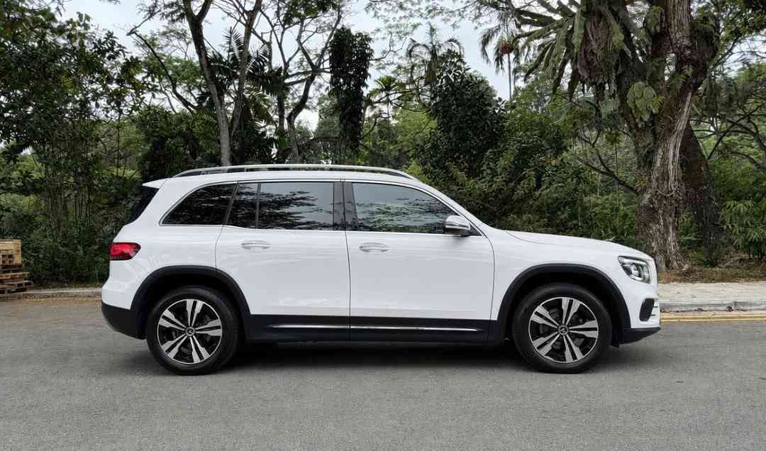 Mercedes-Benz GLB-Class GLB200 Progressive 7-Seater (A) (Category: Used Cars) located in Singapore. Submitted by carousell_certified_partners (Listing ID 1470787014, Image 2). Description: 1 owner unit! 3 years engine and gearbox warranty! Back by popular demand! The continental 7-Seater SUV that requires no introduction! C&C unit with keyless entry, electric memory seats, auto tailgate & a all round ambient lighting for the best atmosphere! Well