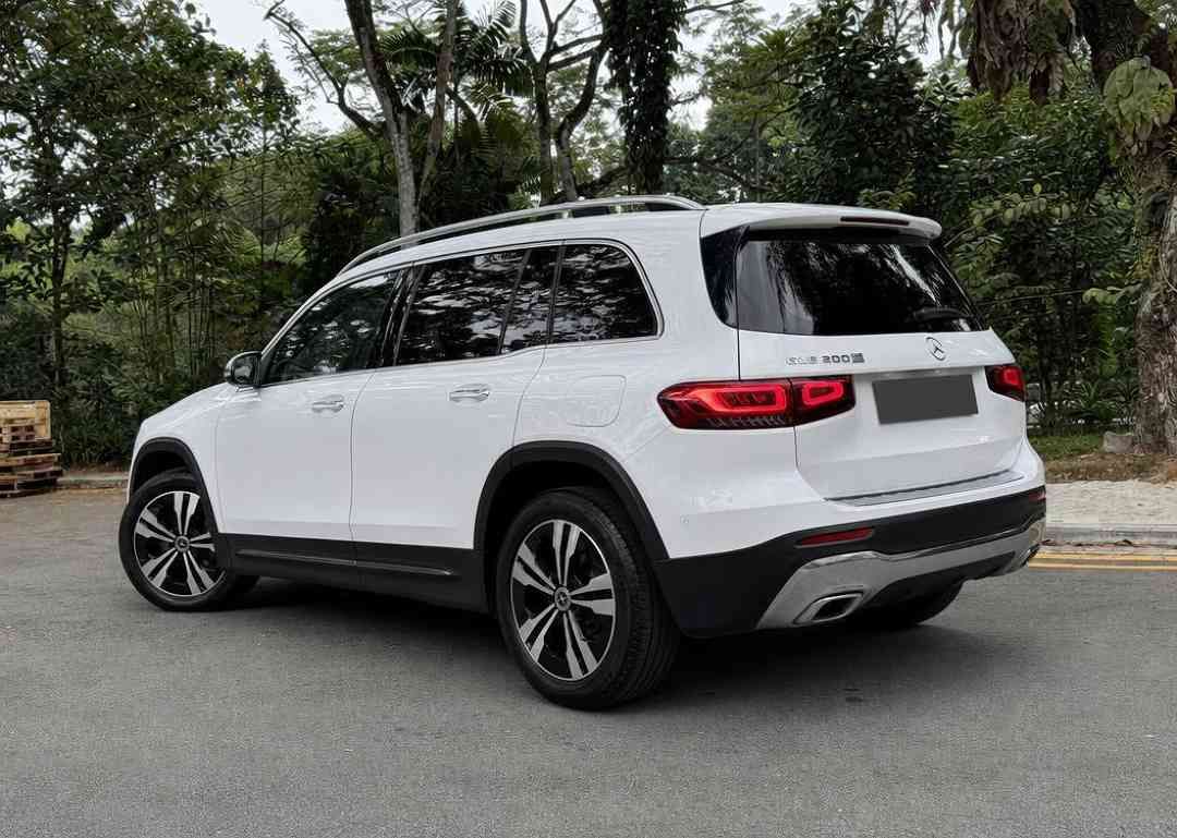 Mercedes-Benz GLB-Class GLB200 Progressive 7-Seater (A) (Category: Used Cars) located in Singapore. Submitted by carousell_certified_partners (Listing ID 1470787014, Image 3). Description: 1 owner unit! 3 years engine and gearbox warranty! Back by popular demand! The continental 7-Seater SUV that requires no introduction! C&C unit with keyless entry, electric memory seats, auto tailgate & a all round ambient lighting for the best atmosphere! Well