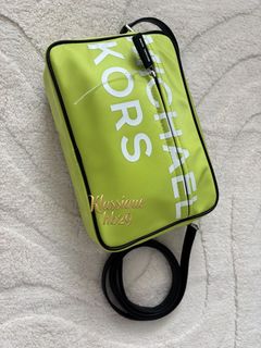 (Category: ) located in . Submitted by klassique_handbags (Listing ID 1471149004, Image 1). Description: .
