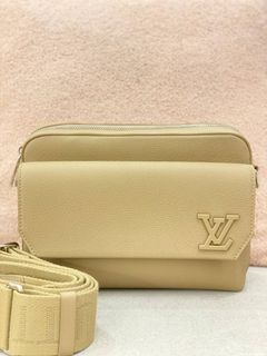 (Category: ) located in . Submitted by luxury_watch888 (Listing ID 1471182022, Image 1). Description: .
